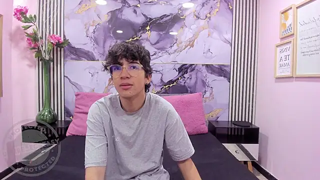 Snapshot of Desire_Ecstasy chatting on 10.13.25 Desire Ecstasy online show from 10.13.25