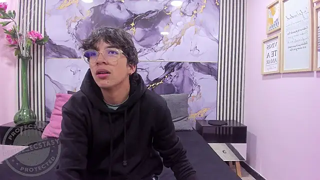 Snapshot of Desire_Ecstasy chatting on 10.14.25 Desire Ecstasy online show from 10.14.25