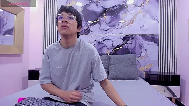 Snapshot of Desire_Ecstasy chatting on 10.22.25 Desire Ecstasy online show from 10.22.25