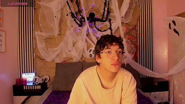 Snapshot of Desire_Ecstasy chatting on 10.23.25 Desire Ecstasy online show from 10.23.25