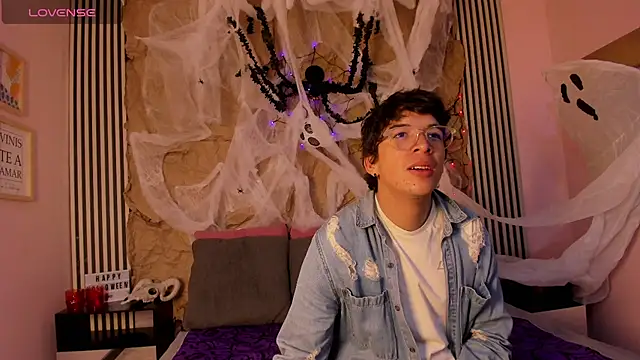 Snapshot of Desire_Ecstasy chatting on 10.24.25 Desire Ecstasy online show from 10.24.25