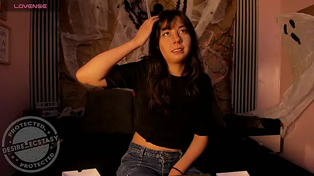 Snapshot of Desire_Ecstasy chatting on 10.26.25 Desire Ecstasy online show from 10.26.25