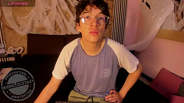 Snapshot of Desire_Ecstasy chatting on 10.28.25 Desire Ecstasy online show from 10.28.25