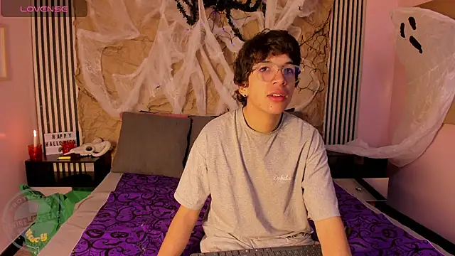 Snapshot of Desire_Ecstasy chatting on 11.01.25 Desire Ecstasy online show from 11.01.25