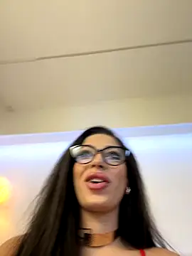 Snapshot of Bella_Vixen_ chatting on 10.21.25 Bella Vixen online show from 10.21.25