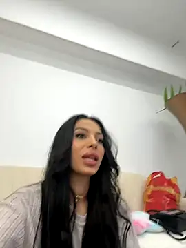 Snapshot of Bella_Vixen_ chatting on 10.27.25 Bella Vixen online show from 10.27.25