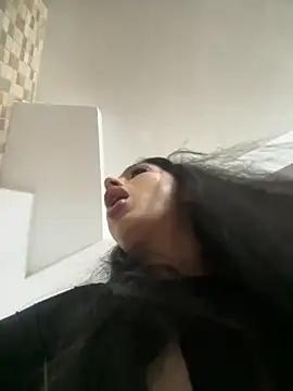 Snapshot of Bella_Vixen_ chatting on 10.29.25 Bella Vixen online show from 10.29.25