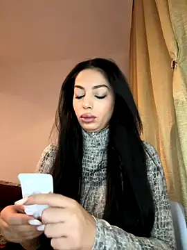 Snapshot of Bella_Vixen_ chatting on 10.31.25 Bella Vixen online show from 10.31.25