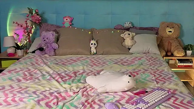 Aurora Bennet online show from 11.27.25