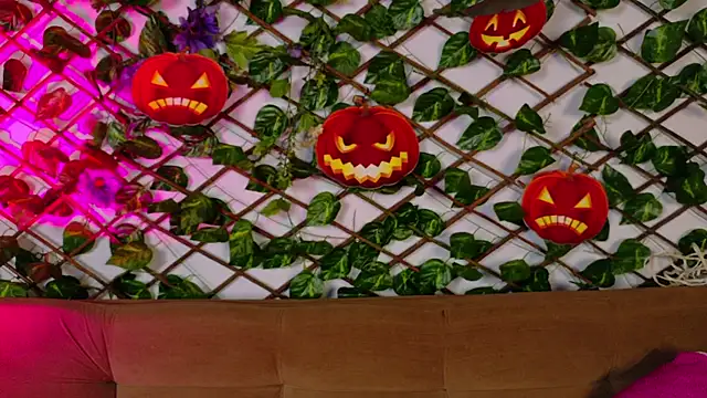 kloe bella online show from 10.14.25