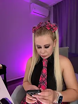 SteflerMonny  online show from 10.31.25