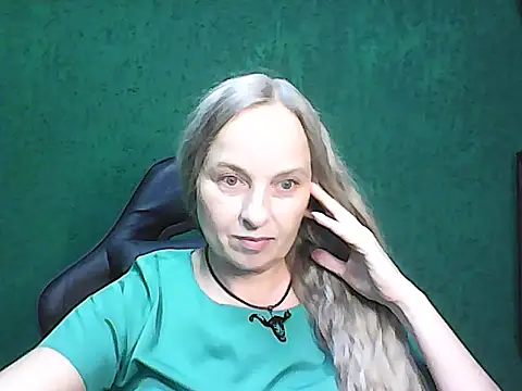 Snapshot of L_i_l_i_t chatting on 09.10.25 L i l i t online show from 09.10.25