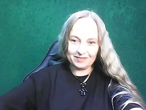 Snapshot of L_i_l_i_t chatting on 09.12.25 L i l i t online show from 09.12.25