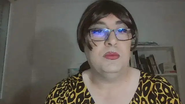 Snapshot of nataliacd chatting on 10.29.25 nataliacd online show from 10.29.25