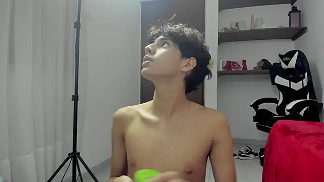 Snapshot of lightboy0 chatting on 09.11.25 lightboy0 online show from 09.11.25