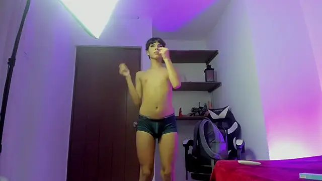 Snapshot of lightboy0 chatting on 10.02.25 lightboy0 online show from 10.02.25