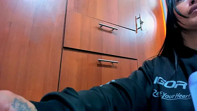 scarletr red online show from 09.13.25