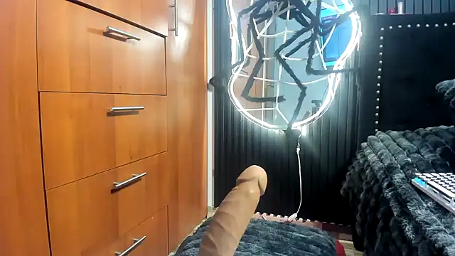 scarletr red online show from 10.26.25