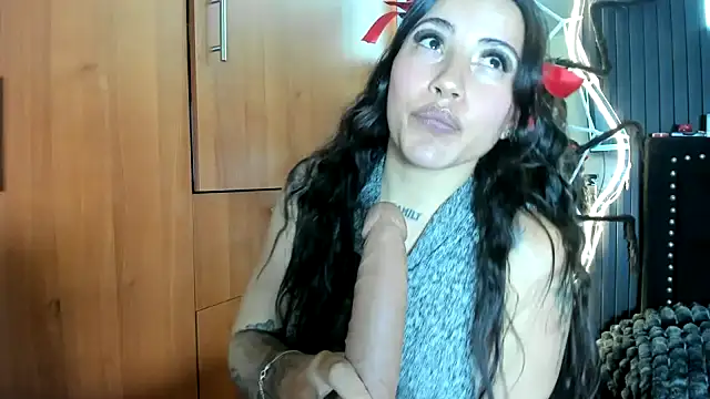 scarletr red online show from 11.01.25