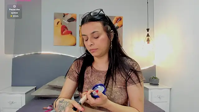 Sara mora  online show from 06.17.26