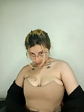 SiennaValera online show from 10.07.25