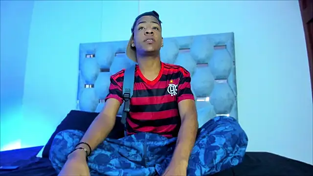 Snapshot of tiago_xxx_ chatting on 10.03.25 tiago xxx  online show from 10.03.25