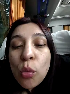 Snapshot of caronicole77 chatting on 10.27.25 caronicole77 online show from 10.27.25