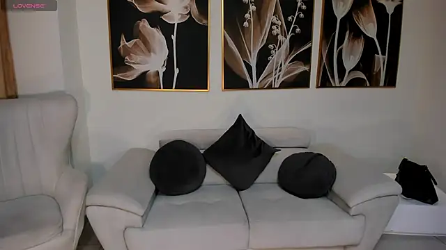 LeahNovac online show from 09.24.25