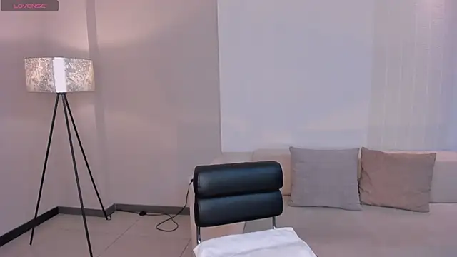 Snapshot of BonnyRose chatting on 10.08.25 BonnyRose online show from 10.08.25