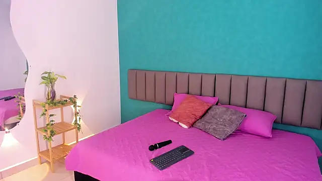 Snapshot of ThaliaOcean chatting on 09.16.25 ThaliaOcean online show from 09.16.25