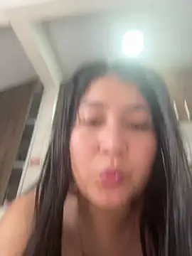 evelyn 1702 online show from 10.10.25