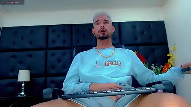 StivBigCock online show from 10.03.25