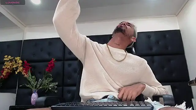 StivBigCock online show from 10.11.25