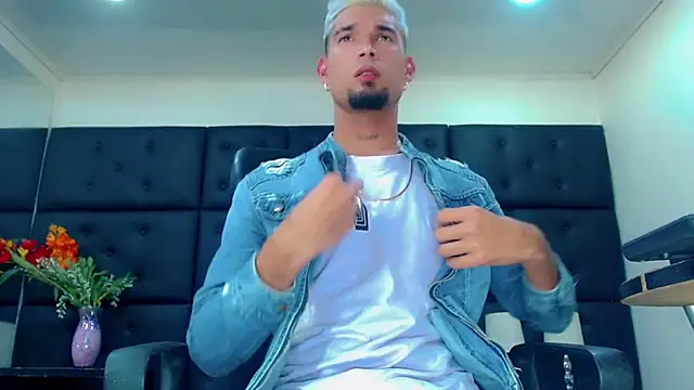 StivBigCock online show from 10.21.25