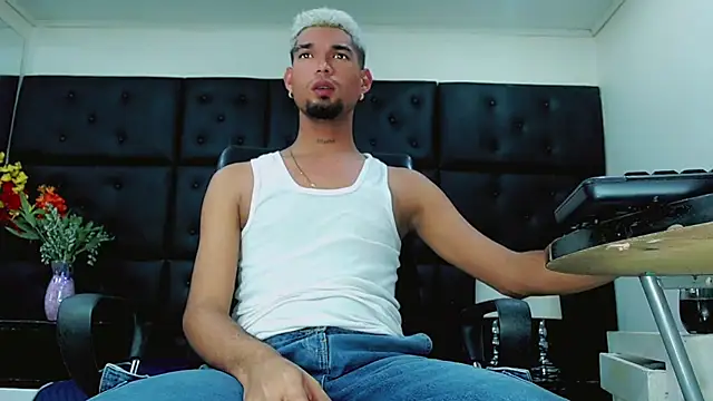 StivBigCock online show from 10.26.25