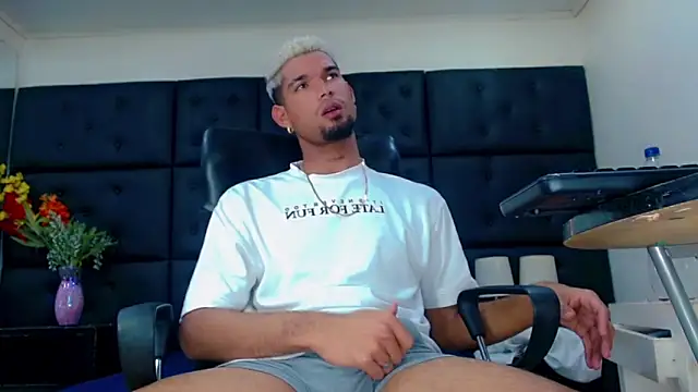 StivBigCock online show from 10.26.25