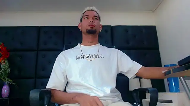 StivBigCock online show from 11.02.25