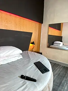 Alexia  cox online show from 10.05.25