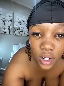 Snapshot of AZURUchan7 chatting on 10.30.25 AZURUchan7 online show from 10.30.25