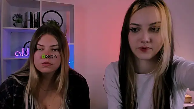 Snapshot of luna_tin chatting on 10.03.25 luna tin online show from 10.03.25