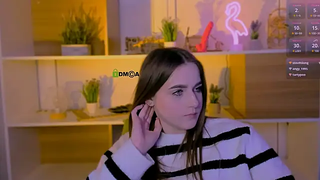 Snapshot of luna_tin chatting on 10.11.25 luna tin online show from 10.11.25