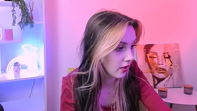 Snapshot of luna_tin chatting on 10.16.25 luna tin online show from 10.16.25