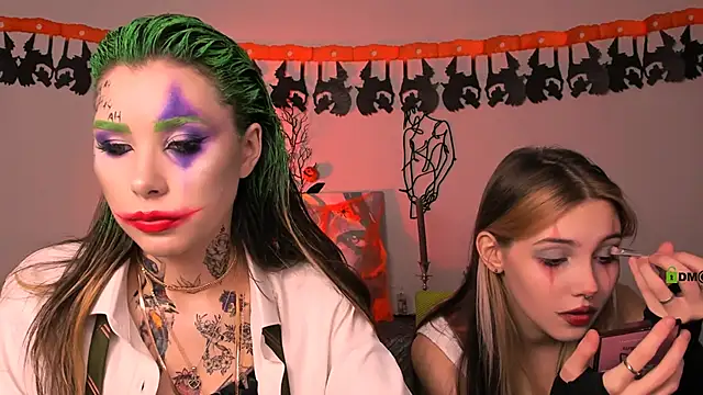 Snapshot of luna_tin chatting on 10.29.25 luna tin online show from 10.29.25