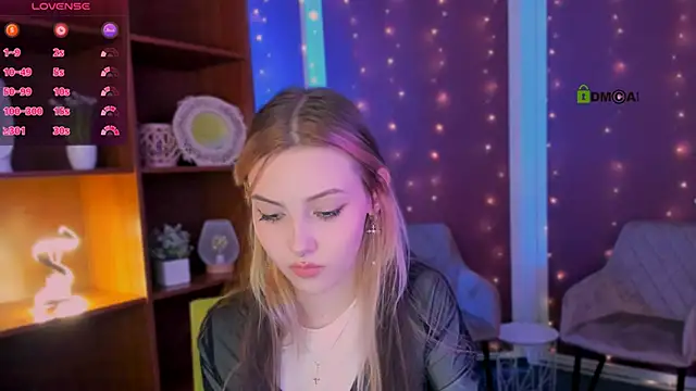 Snapshot of luna_tin chatting on 11.09.25 luna tin online show from 11.09.25