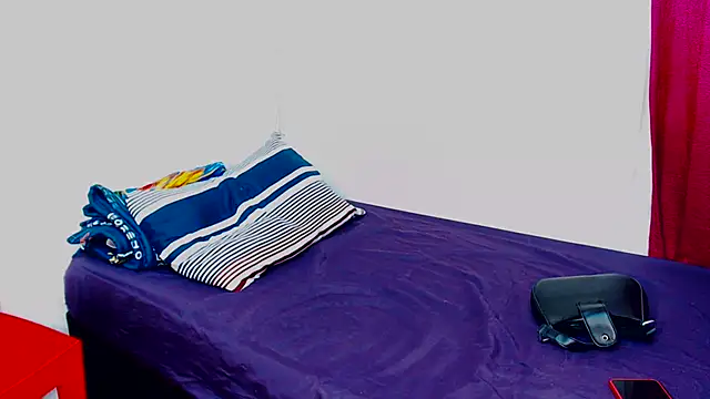 FreakyScarlet00 online show from 11.04.25