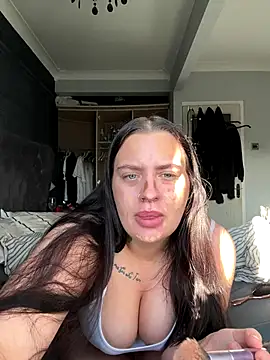 Snapshot of Victoriasteel chatting on 11.02.25 Victoriasteel online show from 11.02.25