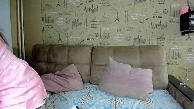 Snapshot of Kelly_Gerzikaa chatting on 10.28.25 Kelly Gerzikaa online show from 10.28.25