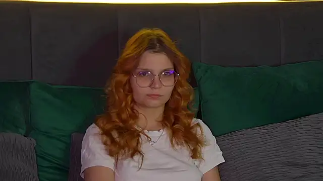 Snapshot of BellaMarebelle chatting on 09.25.25 BellaMarebelle online show from 09.25.25