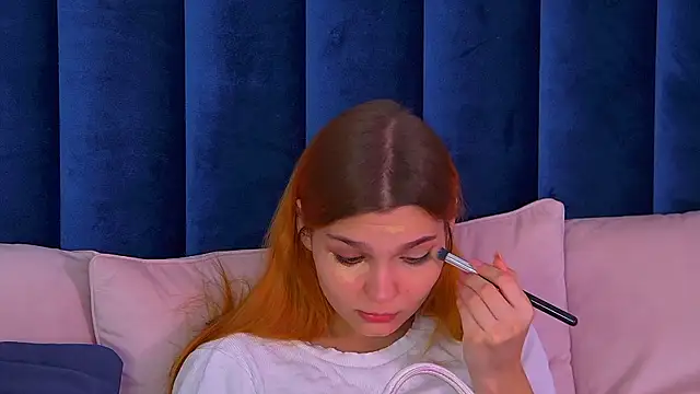 Snapshot of BellaMarebelle chatting on 10.17.25 BellaMarebelle online show from 10.17.25