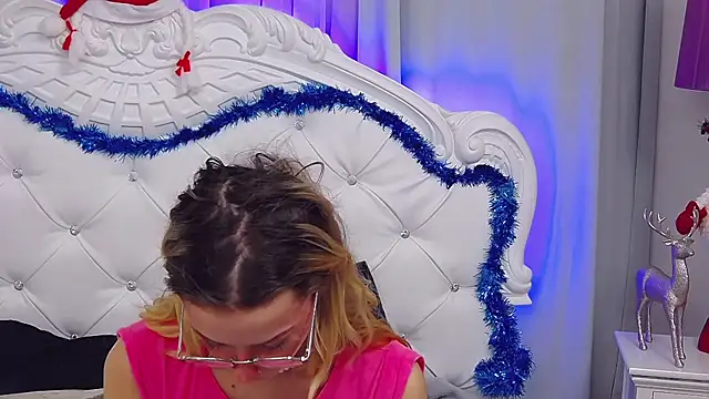 MaeLili online show from 12.21.25